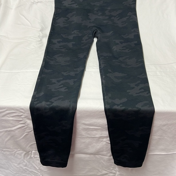 Spanx Camo Leggings XL - Picture 7 of 7
